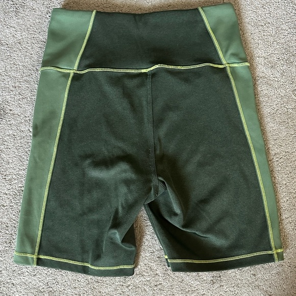 Good American The Dual Life Tonal Boy Shorts in Heathered Green Size 1 Small - Picture 10 of 11